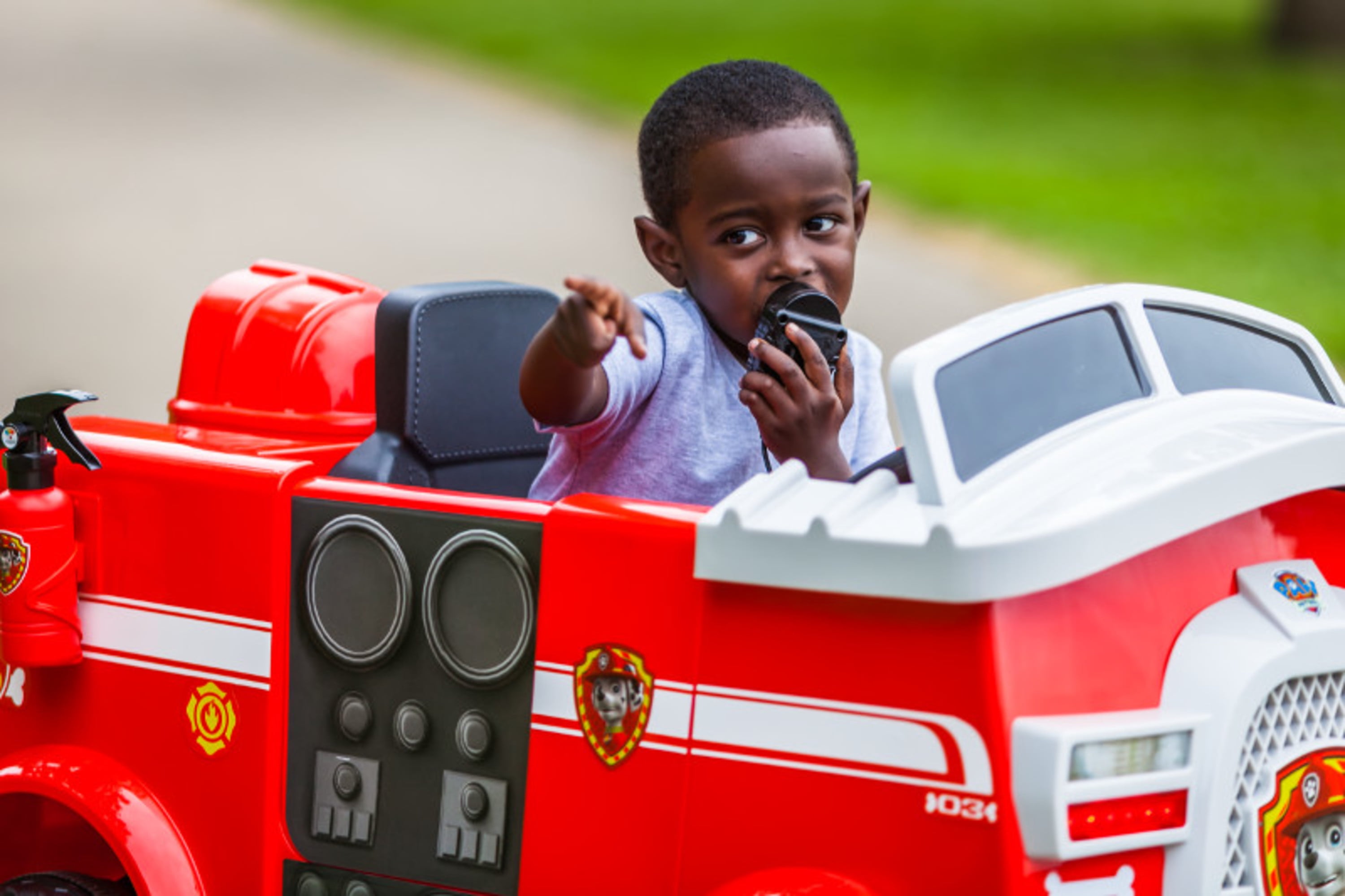 paw patrol 6 volt fire truck