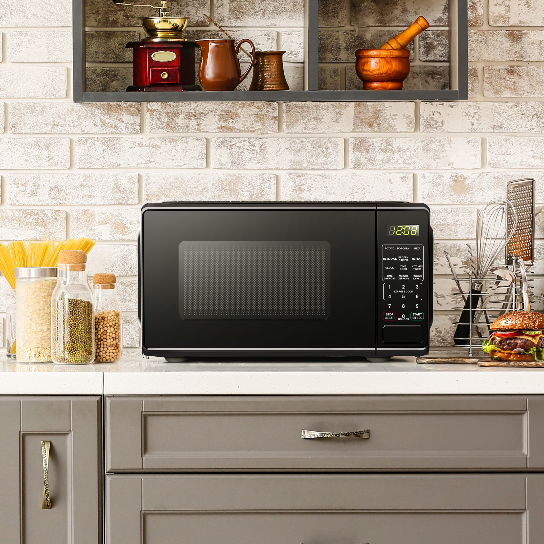 Mainstays 0.7 Cu ft Countertop Microwave Oven, 700 Watts , Black, Child Safety Lock