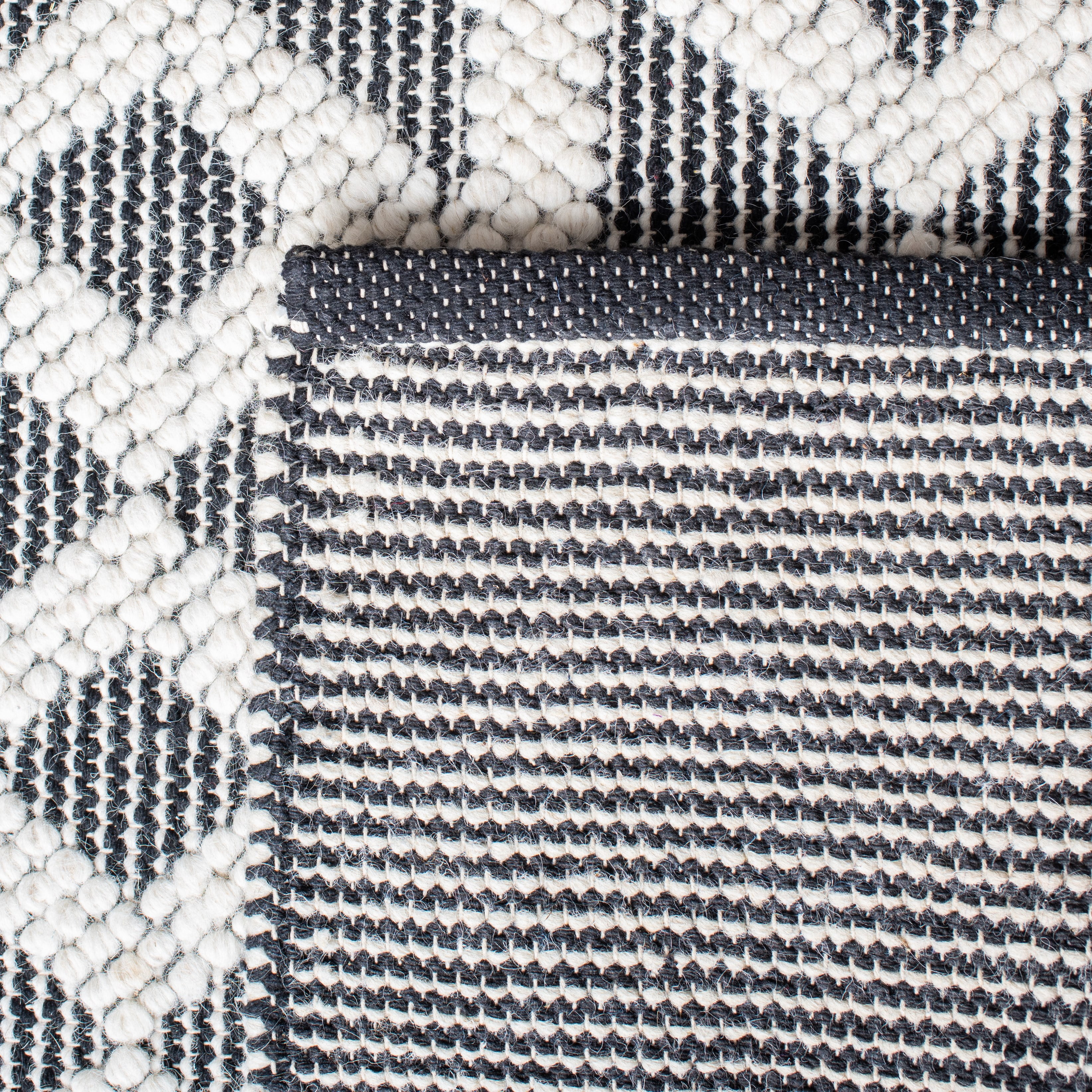 SAFAVIEH Natura Jayla Geometric Area Rug, Ivory/Black, 6' x 6' Square