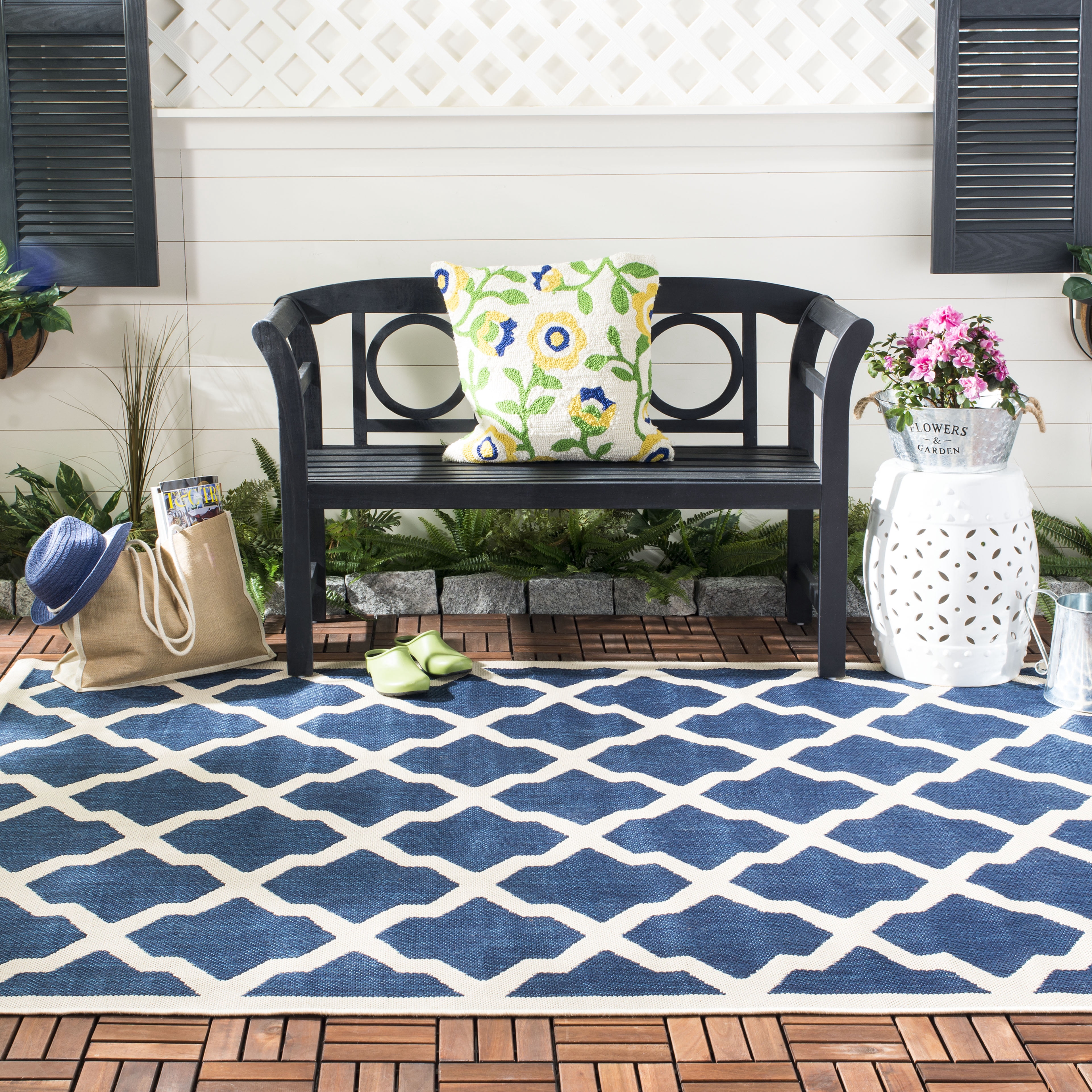 Safavieh Courtyard Amber Geometric Indoor/Outdoor Area Rug, Navy/Beige, 8' x 11'
