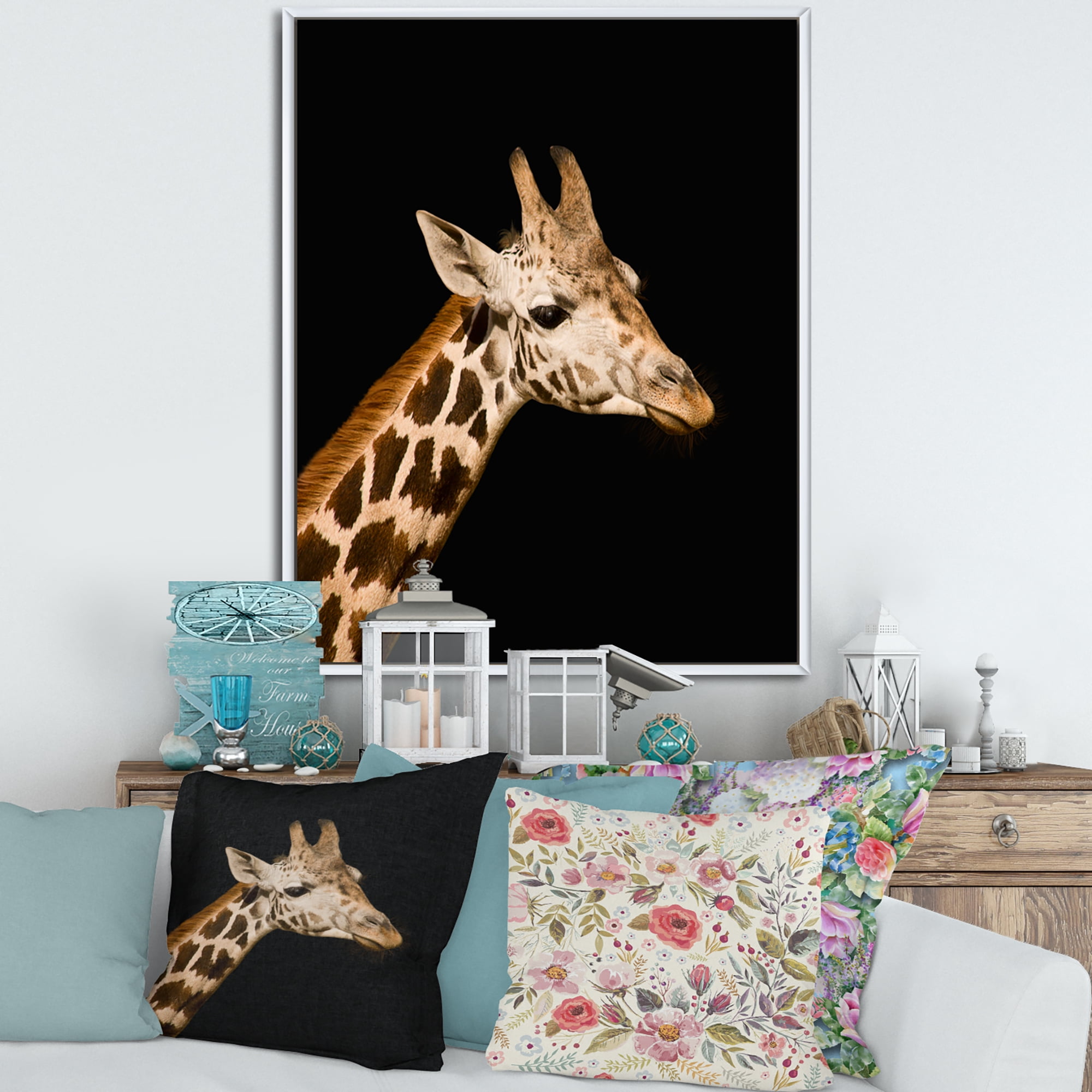 Designart 'Close Up Portrait Of A Giraffe On Black IV' Farmhouse Framed Canvas Wall Art Print