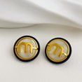 thumbnail image 4 of Pendientes con letras geométricas de aguja de plata 925, pendientes de ópalo con temperamento, adorno para la oreja de diseño simple con personalidad, 4 of 5