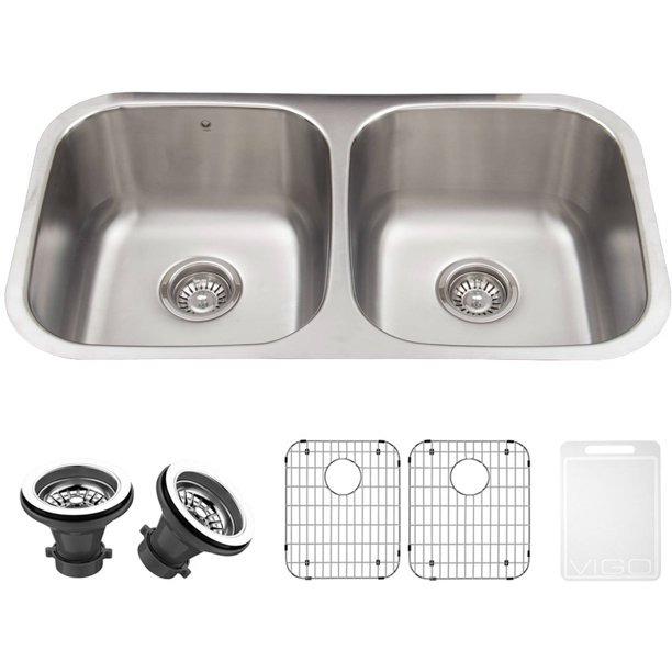 Vigo 32" Undermount Stainless Steel 18Gauge Double Bowl Kitchen Sink