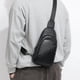 thumbnail image 1 of Bolso de pecho para hombre, riñonera de viaje con múltiples bolsillos de gran capacidad de piel de vaca de Color sólido, 1 of 5