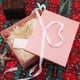 thumbnail image 3 of Caja de regalo OBMMIRAO rosa 43x33x15 cm con cinta y tarjeta, 3 of 7