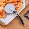 thumbnail image 2 of Cortador de pizza de acero inoxidable, cortador de pizza profesional con mango antideslizante, cortador de pizza para pizzas, 2 of 5