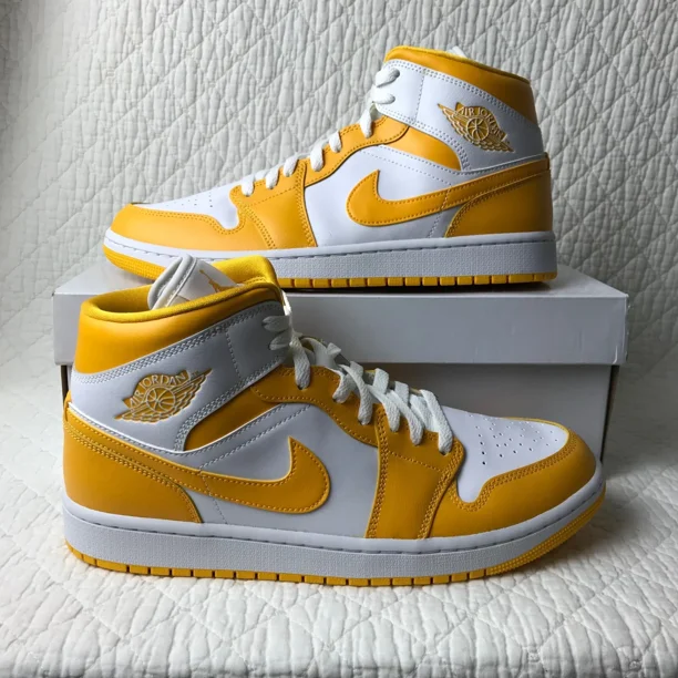 Ni - ke Ni - ke Air Jordan 1 MID Shoes Women’s SZ 12 White University Gold BQ6472-117