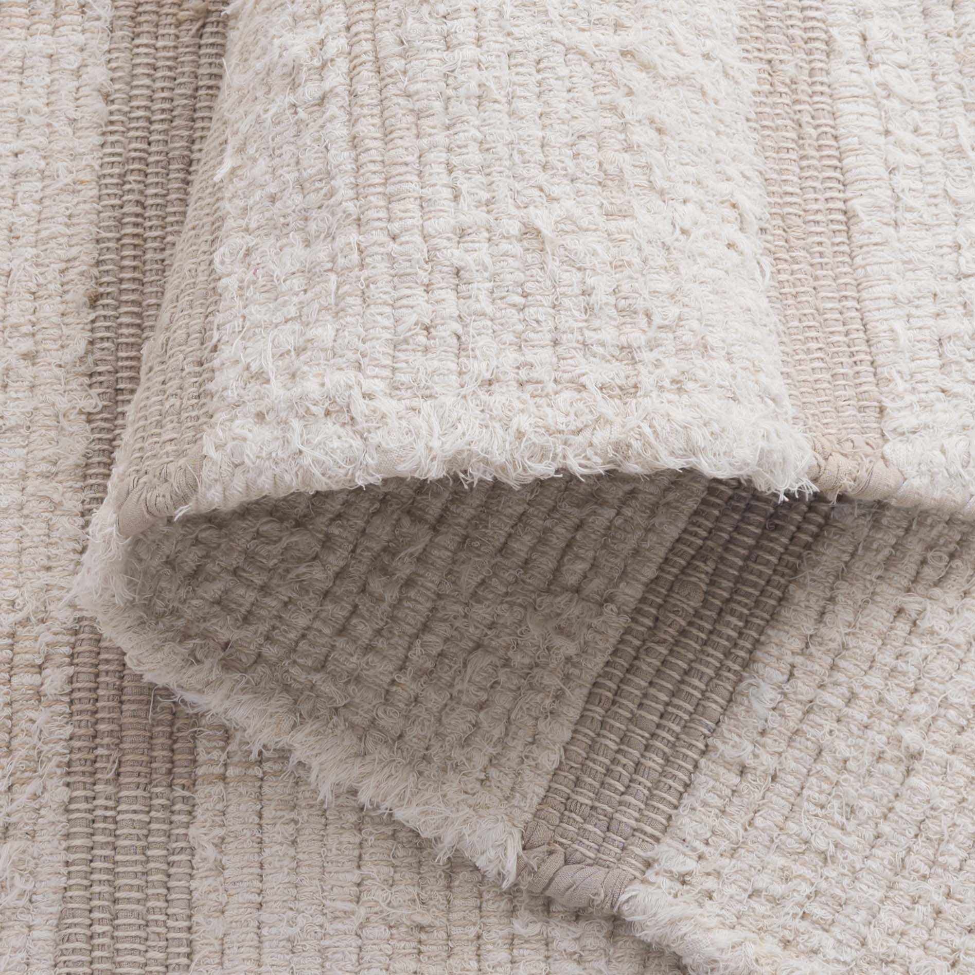 SAFAVIEH Montauk Bevin Checkered Runner Rug, Ivory/Beige, 2'3" x 8'