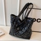thumbnail image 3 of Bolso Casual Acolchado Bolso acolchado con entramado de diamantes para mujer, bolso de invierno de ocio para niña de gran capacidad (negro), 3 of 8