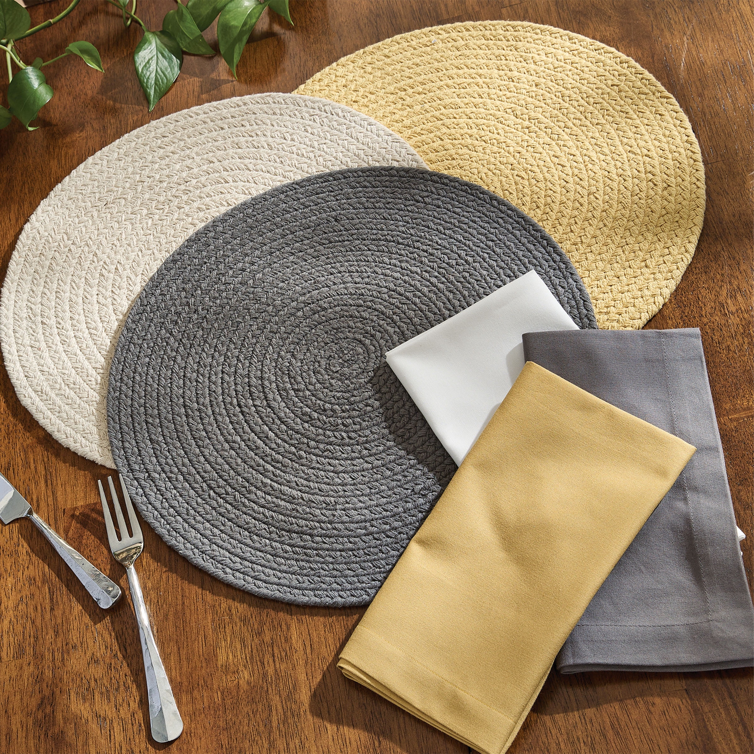 Split P Charcoal Essex Round Placemat Set of 4