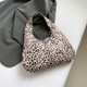 thumbnail image 4 of Bolso Hombro Con Leopardo Y Media PU Hobo para Mujer () Rosa, 4 of 5