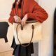 thumbnail image 5 of Bolso tote de piel para mujer | Bolso bandolera versátil para el trabajo y los desplazamientos | Bolsillo con cremallera de gran capacidad | Bolso para otoño e invierno en negro, beige, caqui y, 5 of 6