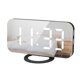 thumbnail image 1 of Reloj despertador digital LED con función de repetición, superficie espejada elegante y fuentes grandes blancas para fácil lectura. Ligero y portátil, ideal para uso en hogar, dormitorio, sala de, 1 of 7