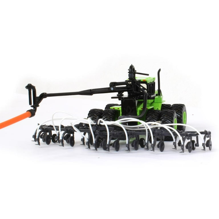 1/64 High Detail Puck Manure Spreading 4-Wheel Drive Tractor