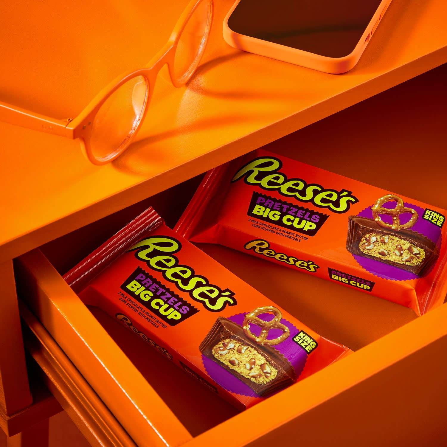 Reese's Big Cup with Pretzels Milk Chocolate King Size Peanut Butter Cups Candy, Pack 2.6 oz