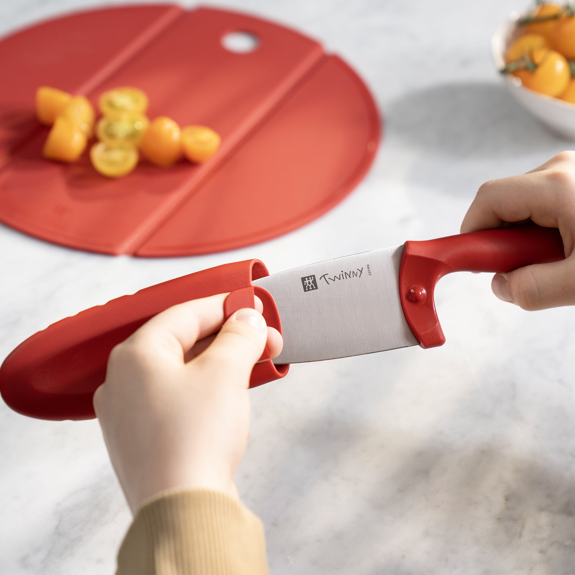 ZWILLING TWINNY Kids Chef’s Knife and Cutting Board 2-pc Set, Red