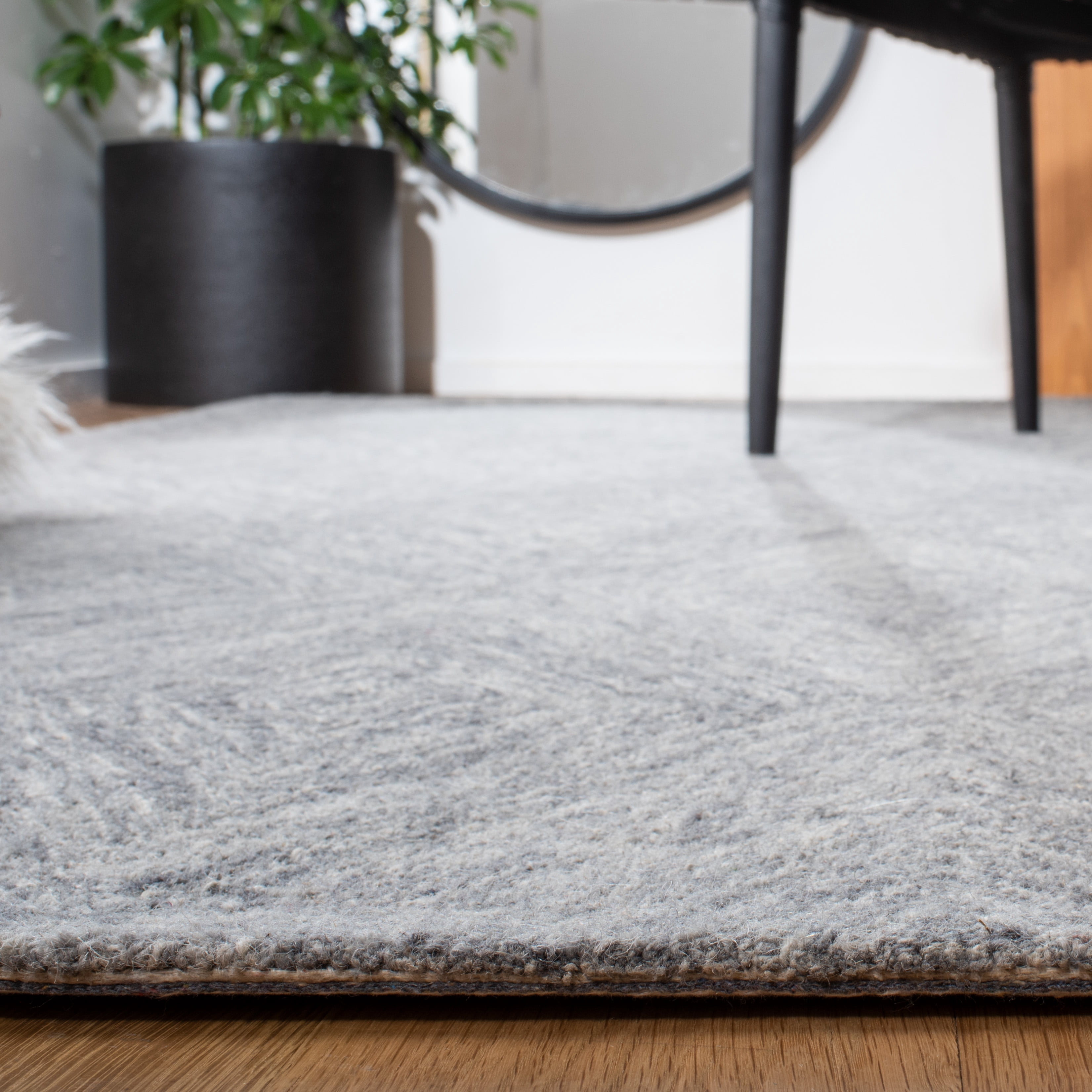 SAFAVIEH Metro Avalon Diamond Area Rug, Grey, 6' x 6' Square