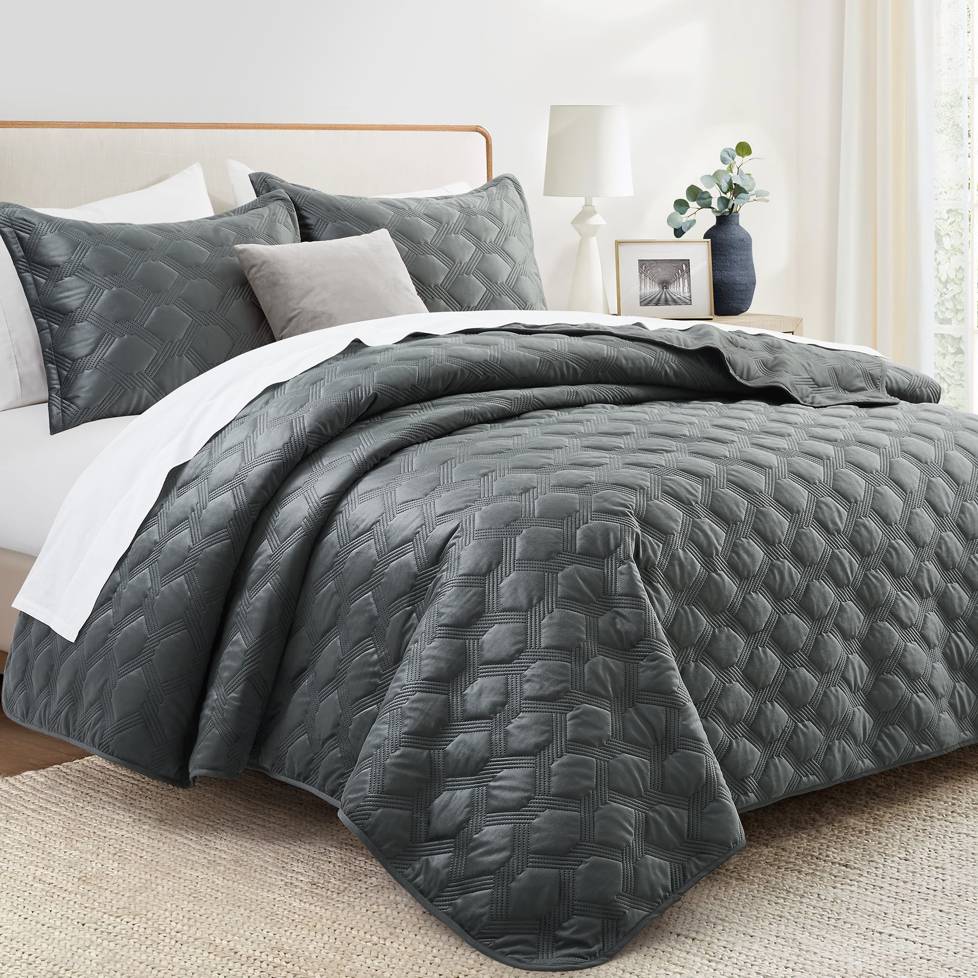 IR Imperial Rooms Velvet Quilt Set 3 Piece Geometric Ultrasonic Embossed Bedspread Reversible 350GSM Soft Brushed Microfiber Gray Full/Queen