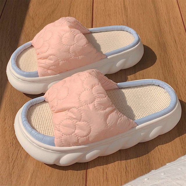 2024 Zapatillas de mujer Sandalias y zapatillas de verano para el hogar para las cuatro estaciones Zapatillas de casa con dibujos animados de vaca lechera Zapatos divertidos