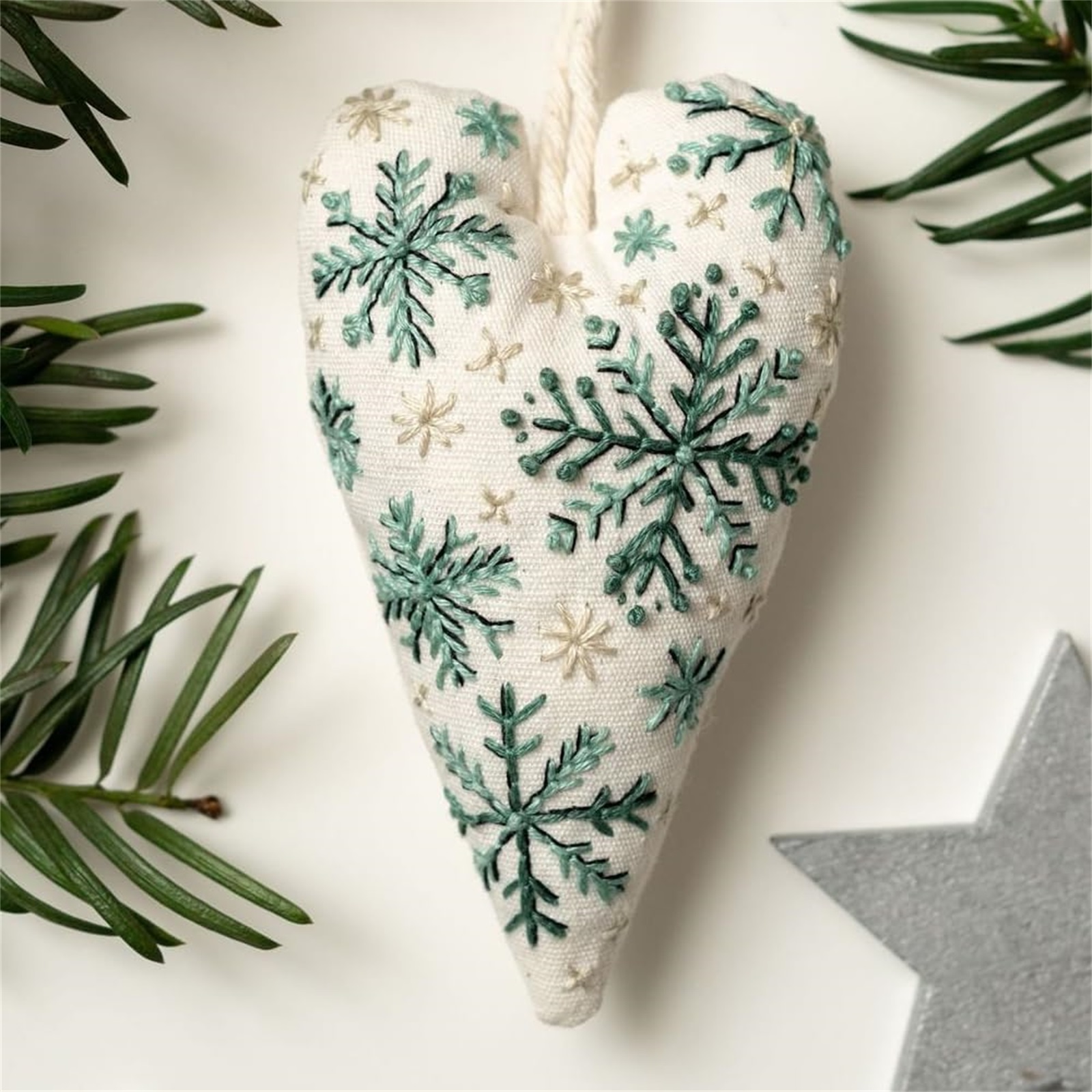 Embroidery Christmas Ornament Kits, Hand Embroidery Tree Hanging Ornament, DIY Heart Embroidery Christmas Decoration Cross Stitch Kit with Needles