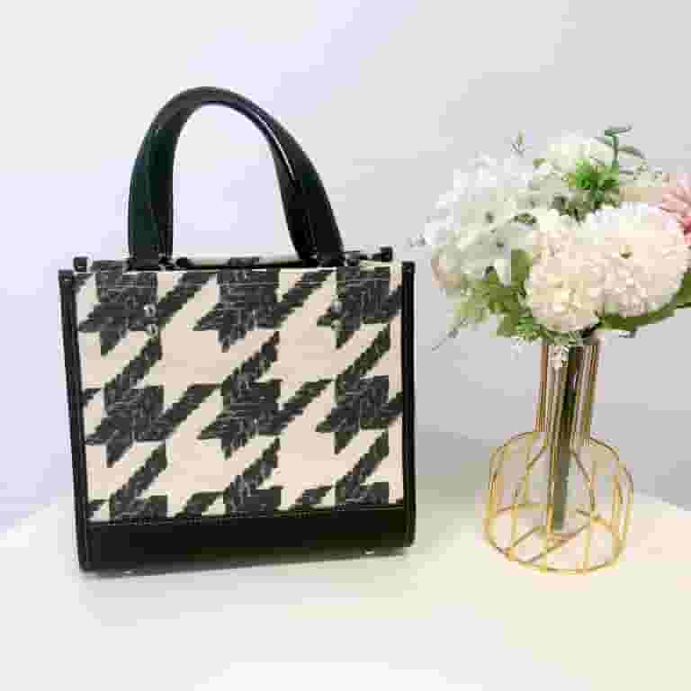 ★日本完売★COACH Dempsey Tote 22 PatchBag Houndstooth Print Coach Dempsey Tote 22 With Houndstooth Print And Patch
