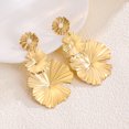 thumbnail image 3 of Pendientes colgantes de pétalos de flores doradas, pendientes largos con borlas de pétalos de loto, aretes florales grandes exagerados, flor con textura de Metal, 3 of 4