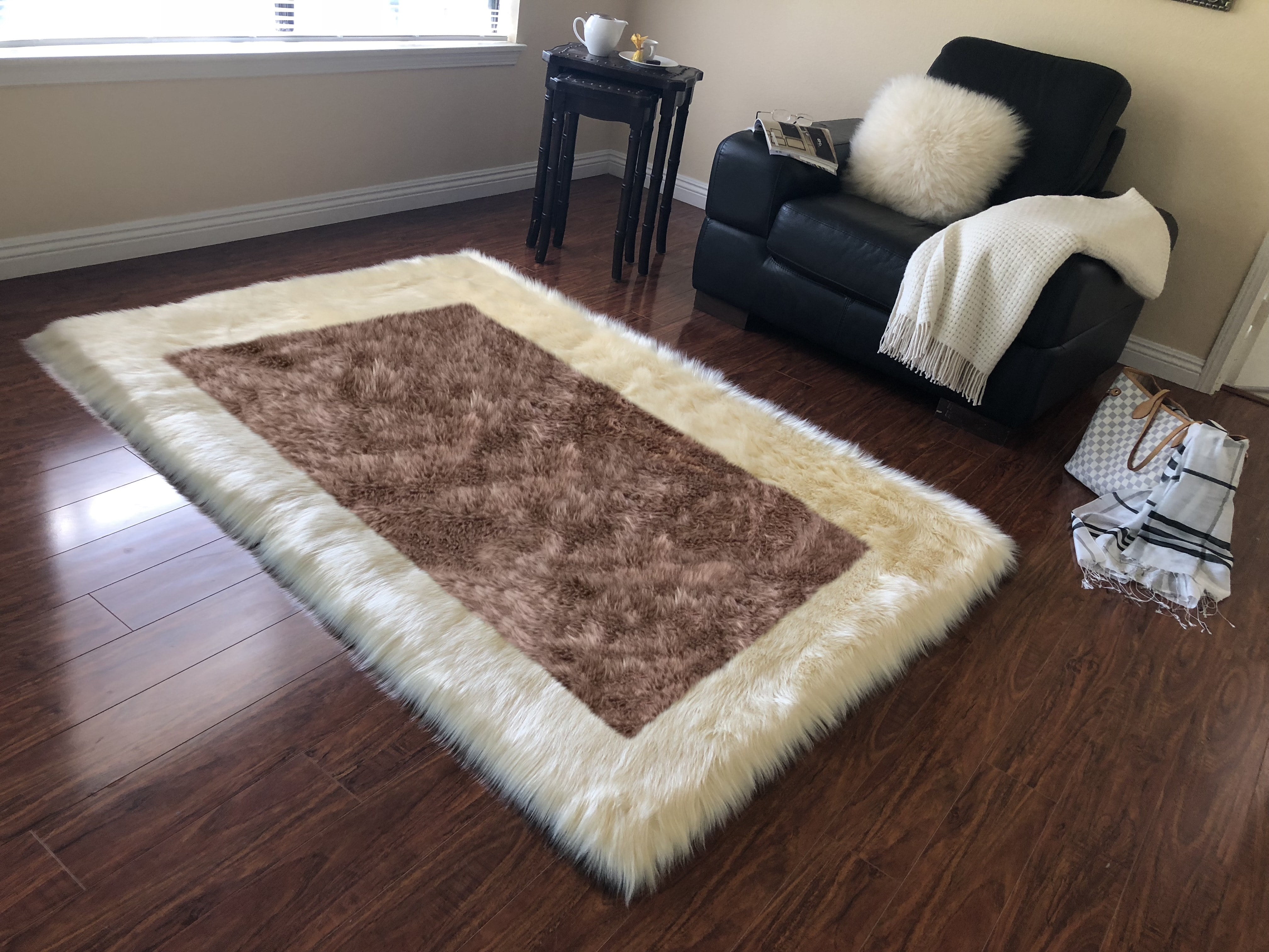 Lambzy Faux Sheepskin Cream Border Area Rug, Camel 6'x9'