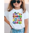 thumbnail image 1 of Camiseta de regreso a clases para primer grado: estampado vibrante de dibujos animados de amanecer con texto "Feliz primer día de segundo grado", tejido de punto suave, corte holgado, cuello redondo,, 1 of 6