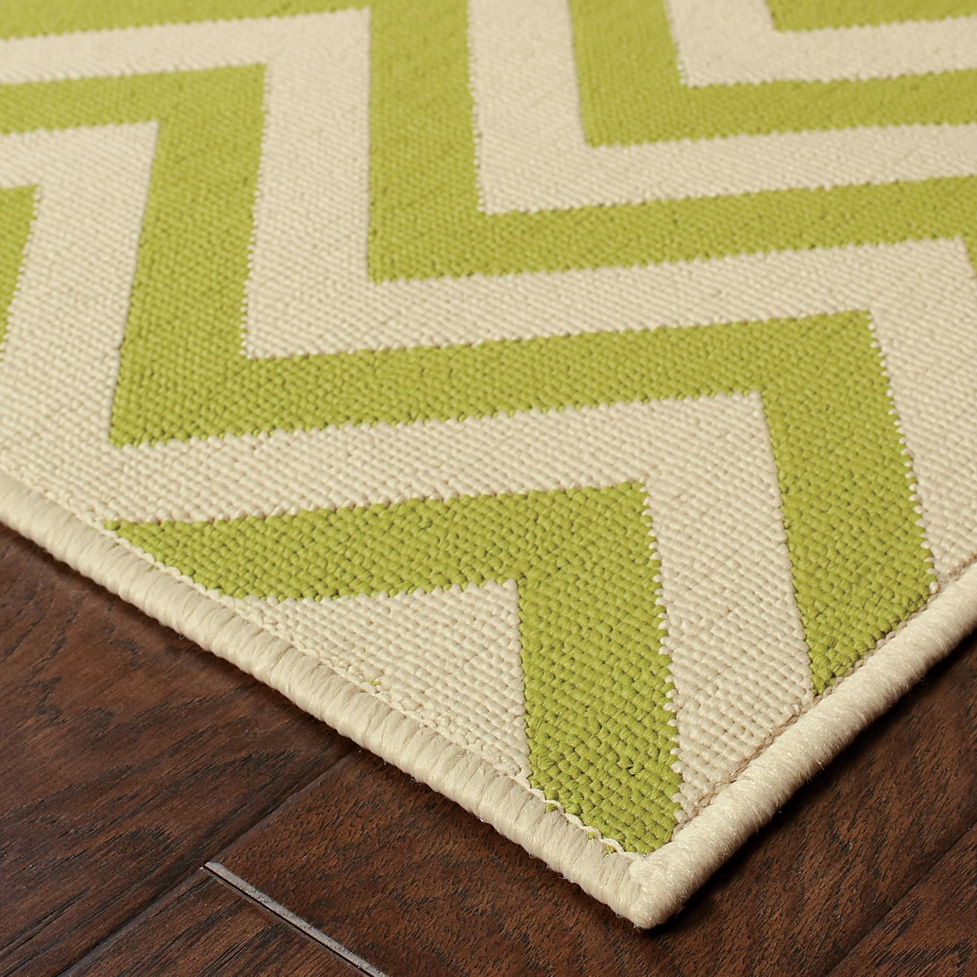 Milton Geometric Outdoor Area Rug, Ivory/ Green, 8' x 8'