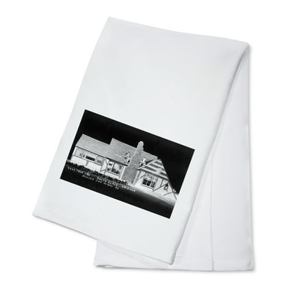 - Santa Claus, Arizona - XMAS Tree Inn in Ghost Town Photograph (100% Cotton Kitchen Towel)