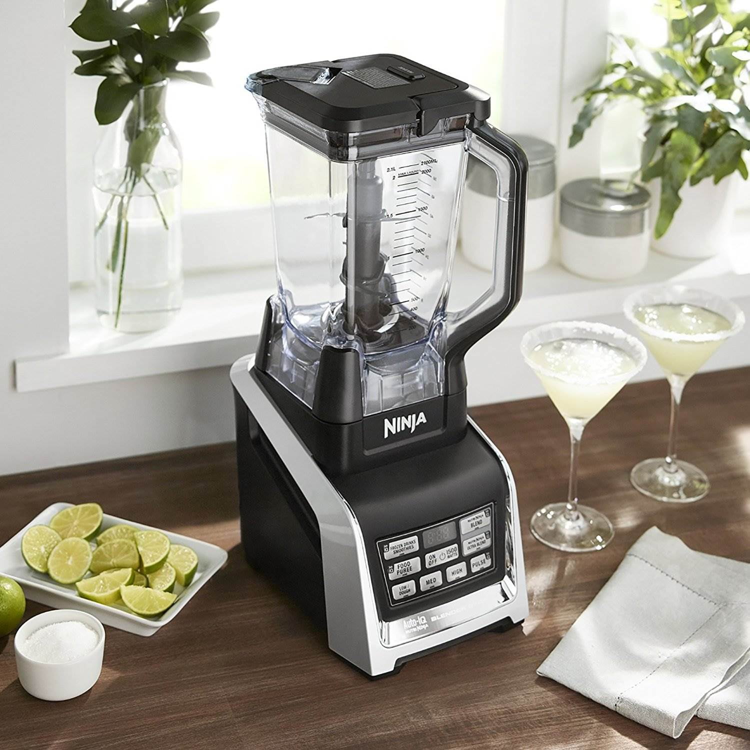  Ninja® Nutri-Blender BN300WM 600-Watt Personal Blender, 1  Dishwasher-Safe To-Go Cup: Home & Kitchen
