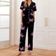 thumbnail image 1 of Pijama de manga corta con estampado fino y pantalones largos con solapa para mujer, top y pantalones de poliéster., 1 of 5