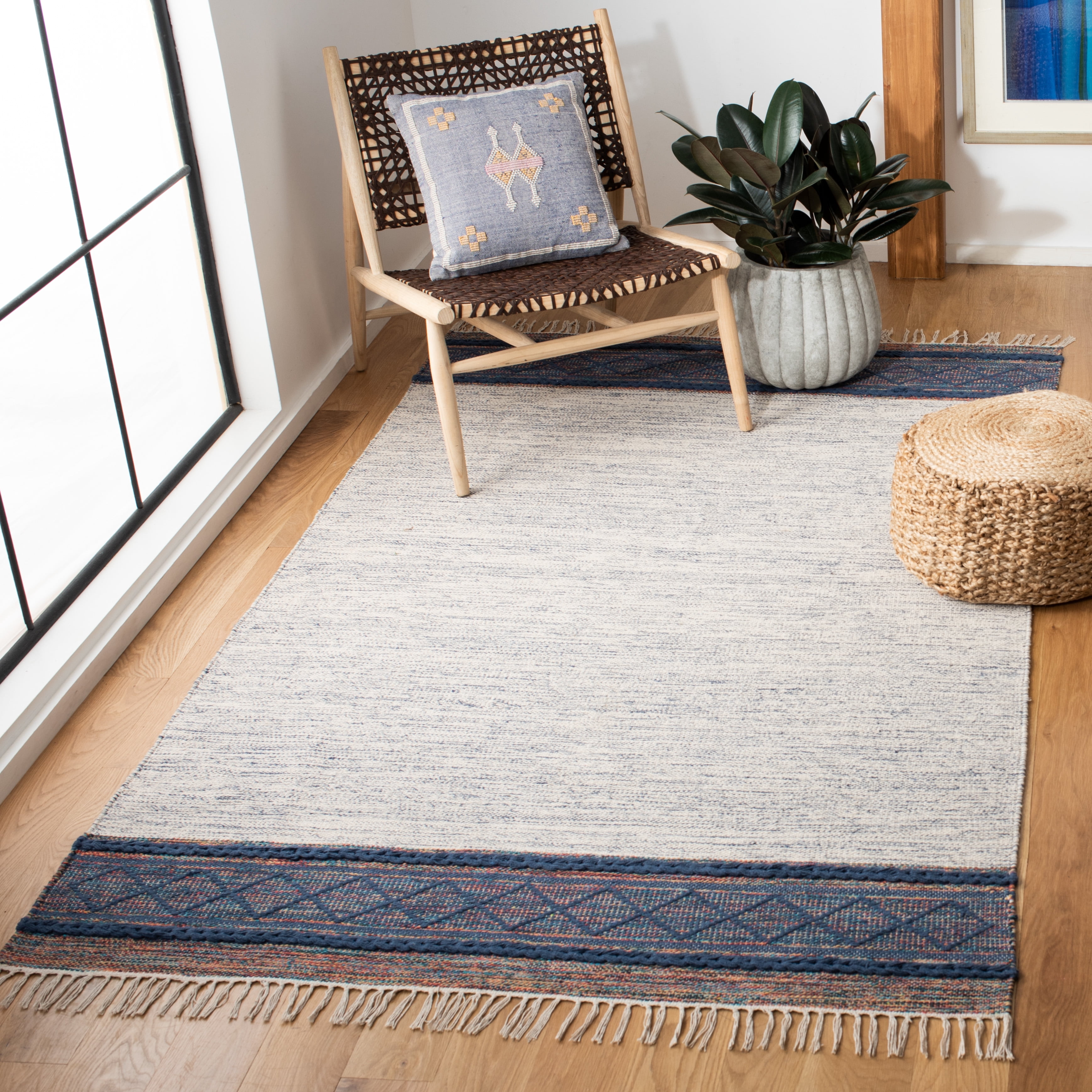 SAFAVIEH Montauk Phipp Southwestern Cotton Area Rug, Navy/Beige, 6' x 6' Square