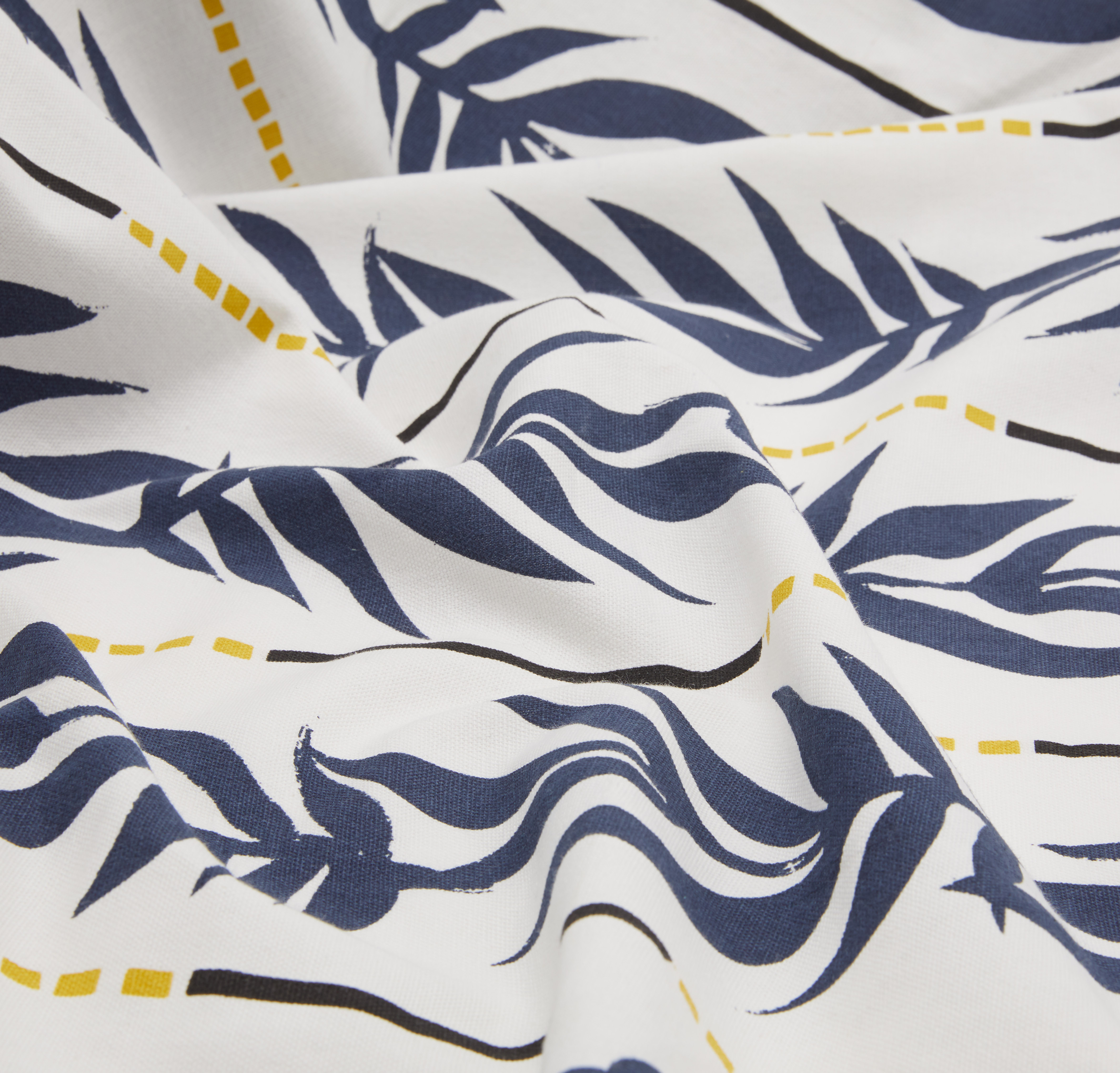 Vintage Palm Table Throw, White by Drew Barrymore Flower Home