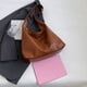 thumbnail image 5 of Bolso De Hombro De Cuero Conjunto de bolso y bolso de hombro para mujer, 2 uds., bolso de compras suave a la moda (marrón claro), 5 of 9
