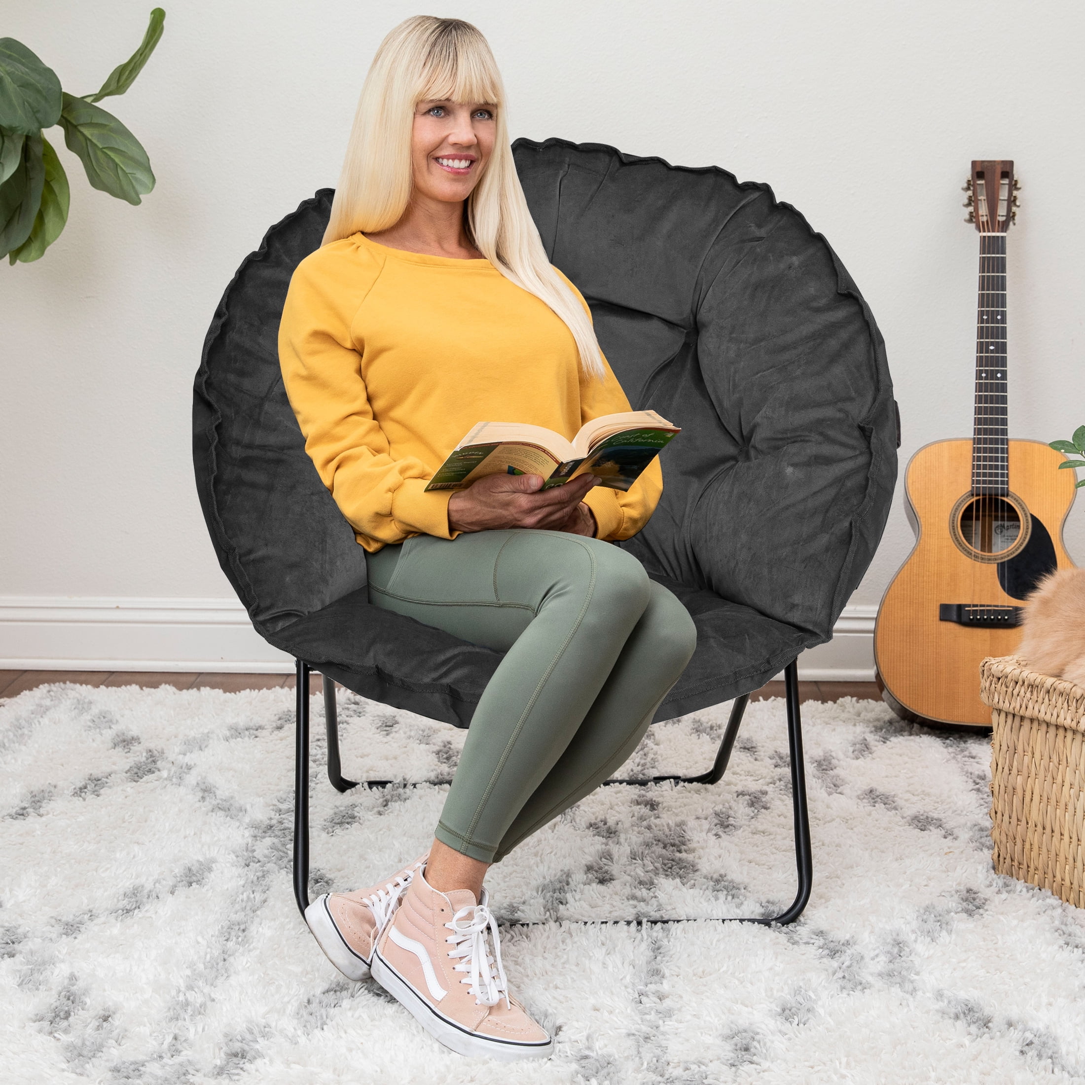 Zenithen Folding Round Chair with High Gloss Black Frame in Tufted