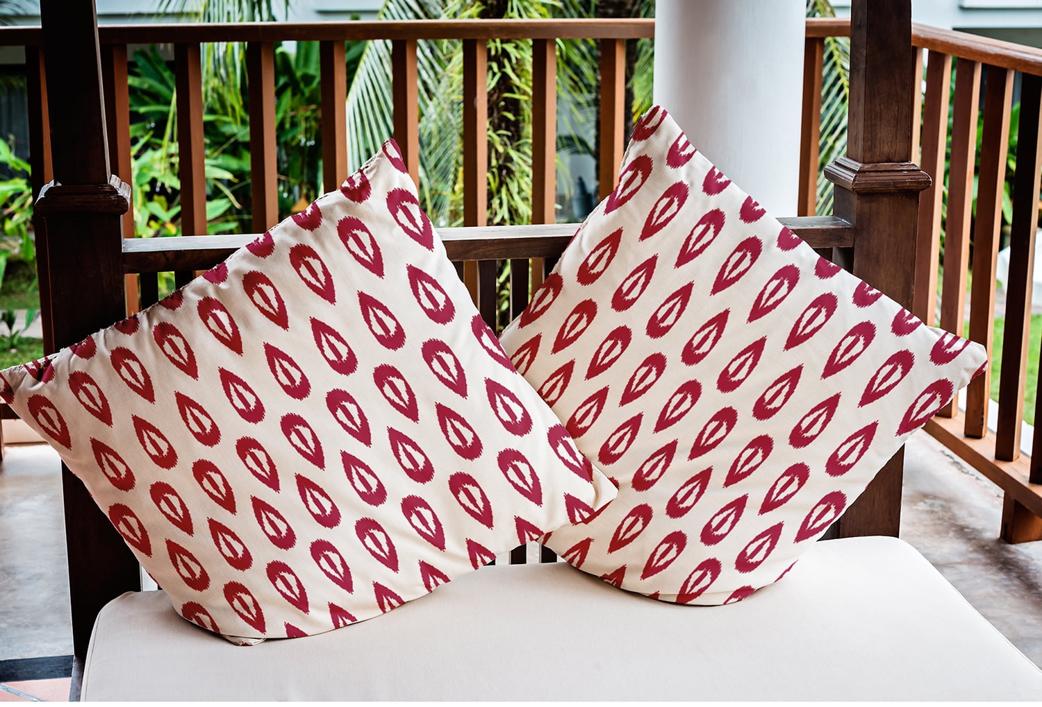 Simply Daisy 16" x 16" Ikat Tears Indoor/Outdoor Polyester Throw Pillow, Cranberry