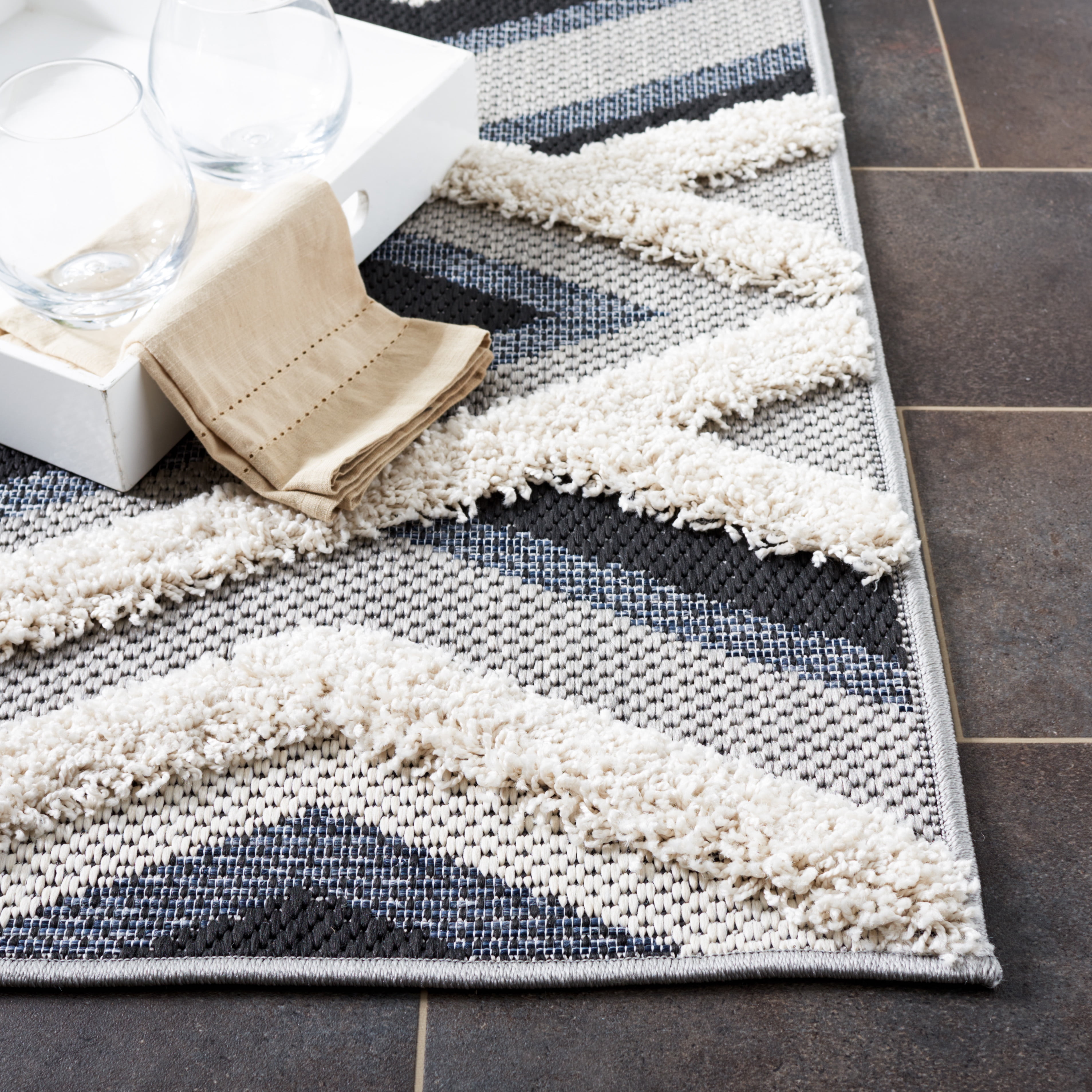 SAFAVIEH Cottage Ferdinand Geometric Indoor/Outdoor Area Rug, Ivory/Black, 6'7" x 6'7" Square
