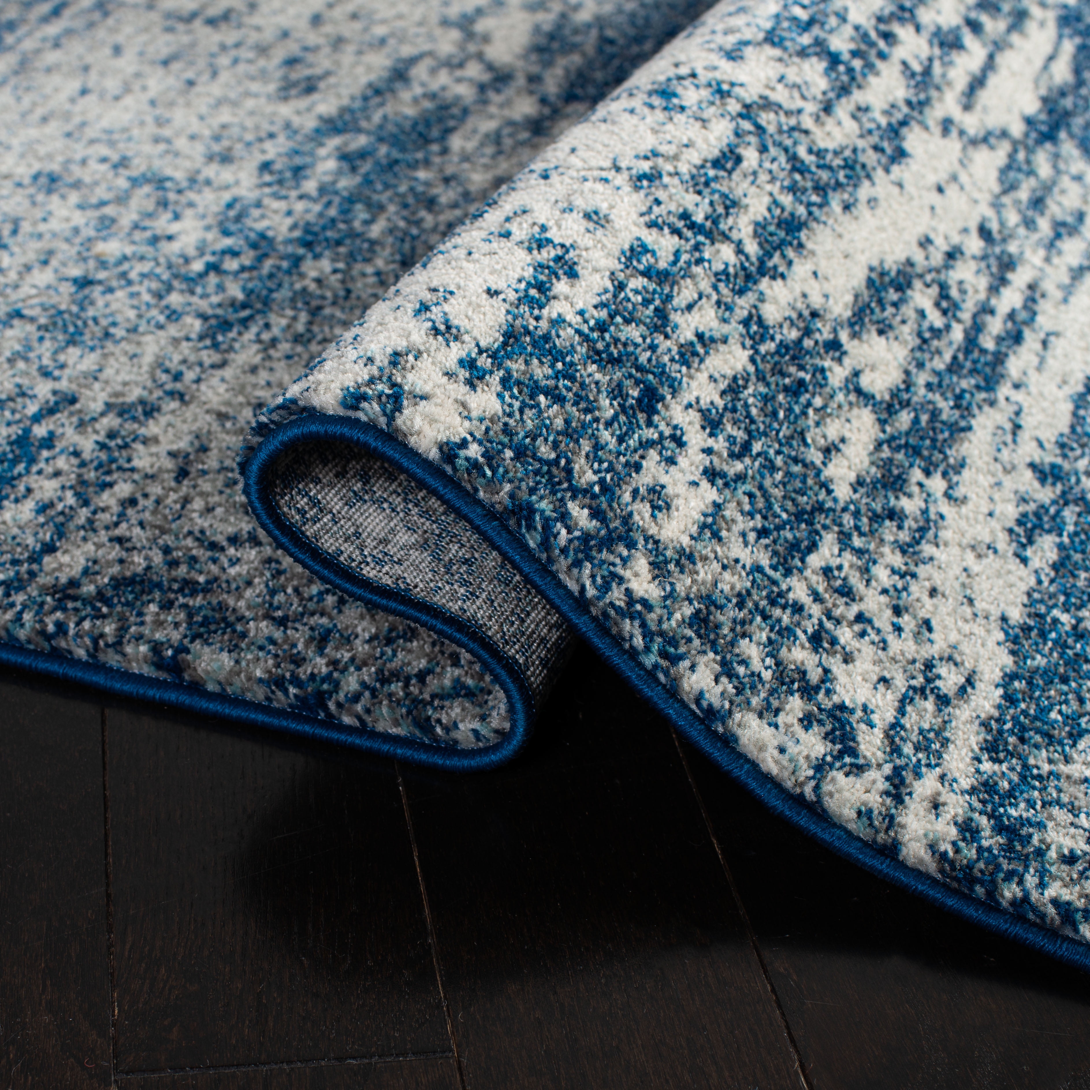 SAFAVIEH Evoke Frosina Abstract Area Rug, Navy/Ivory, 5'3" x 5'3" Square