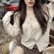 thumbnail image 1 of Suéter pequeño y fresco de estilo japonés con tiras retorcidas para mujer primavera y otoño retro dulce suelto estilo corto ropa exterior elegante top de punto, 1 of 4