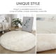 thumbnail image 2 of Una alfombra circular blanca esponjosa y linda, 2 of 2