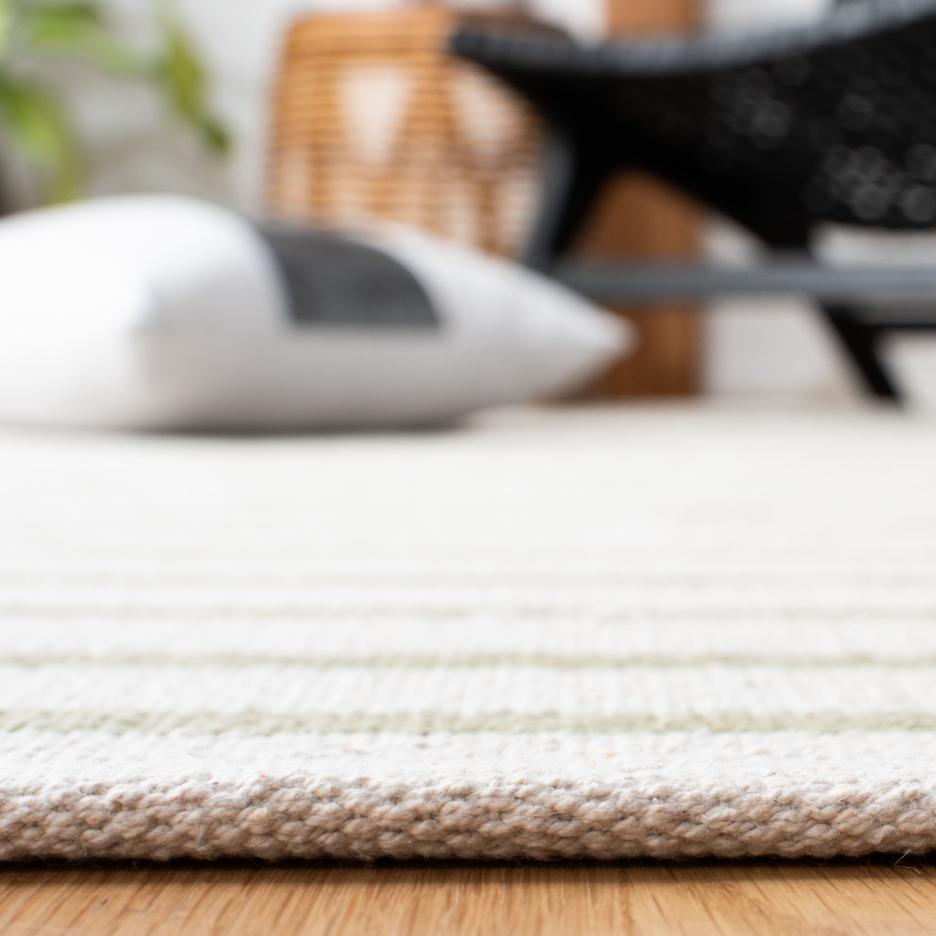 SAFAVIEH Montauk Amadine Striped Cotton Area Rug, Ivory/Light Green, 9' x 12'