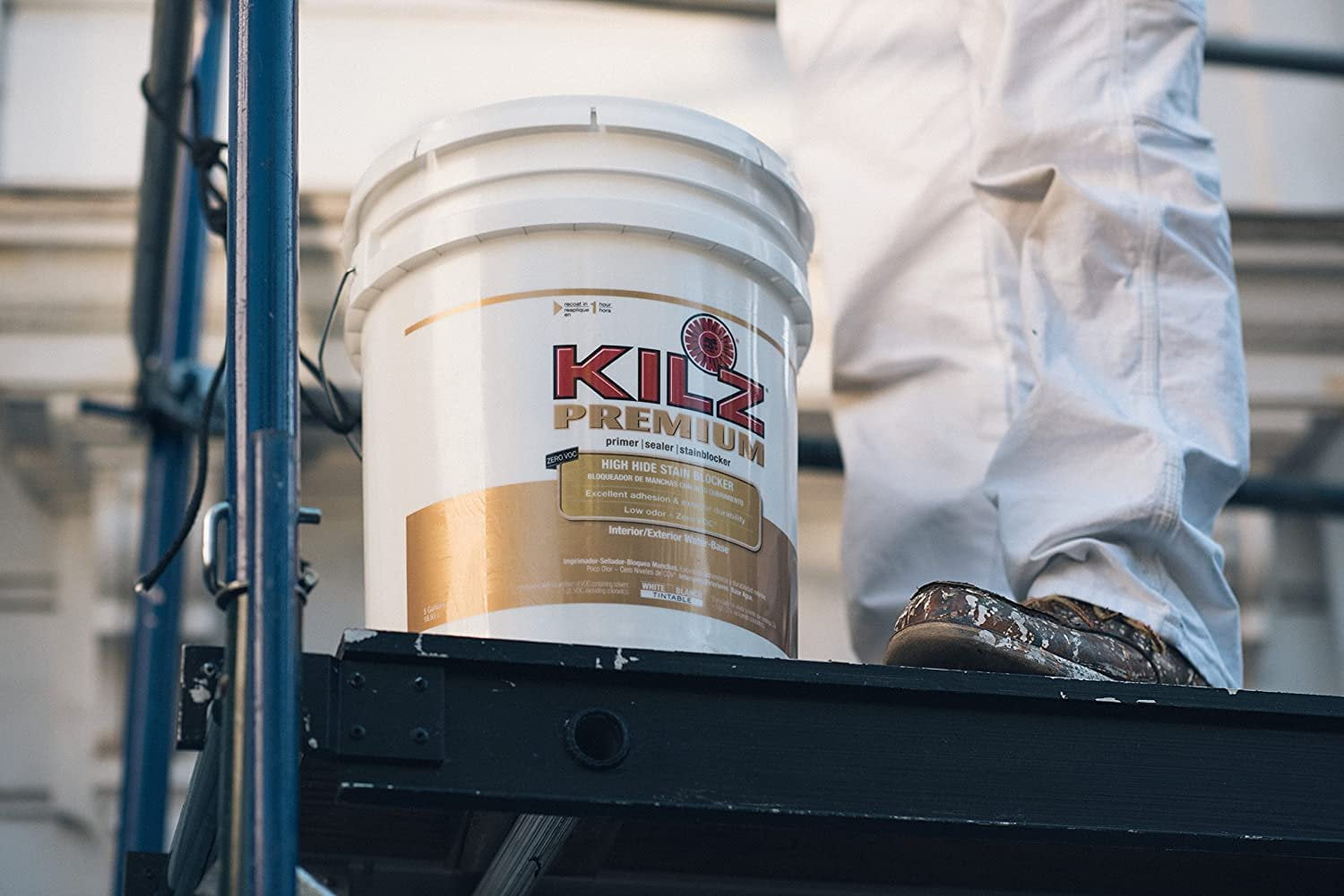 KILZ Premium High-Hide Stain Blocking Interior/Exterior Latex Primer/Sealer, White, 1-gallon — Exterior Wood Surfaces, UV-Resistant Formula