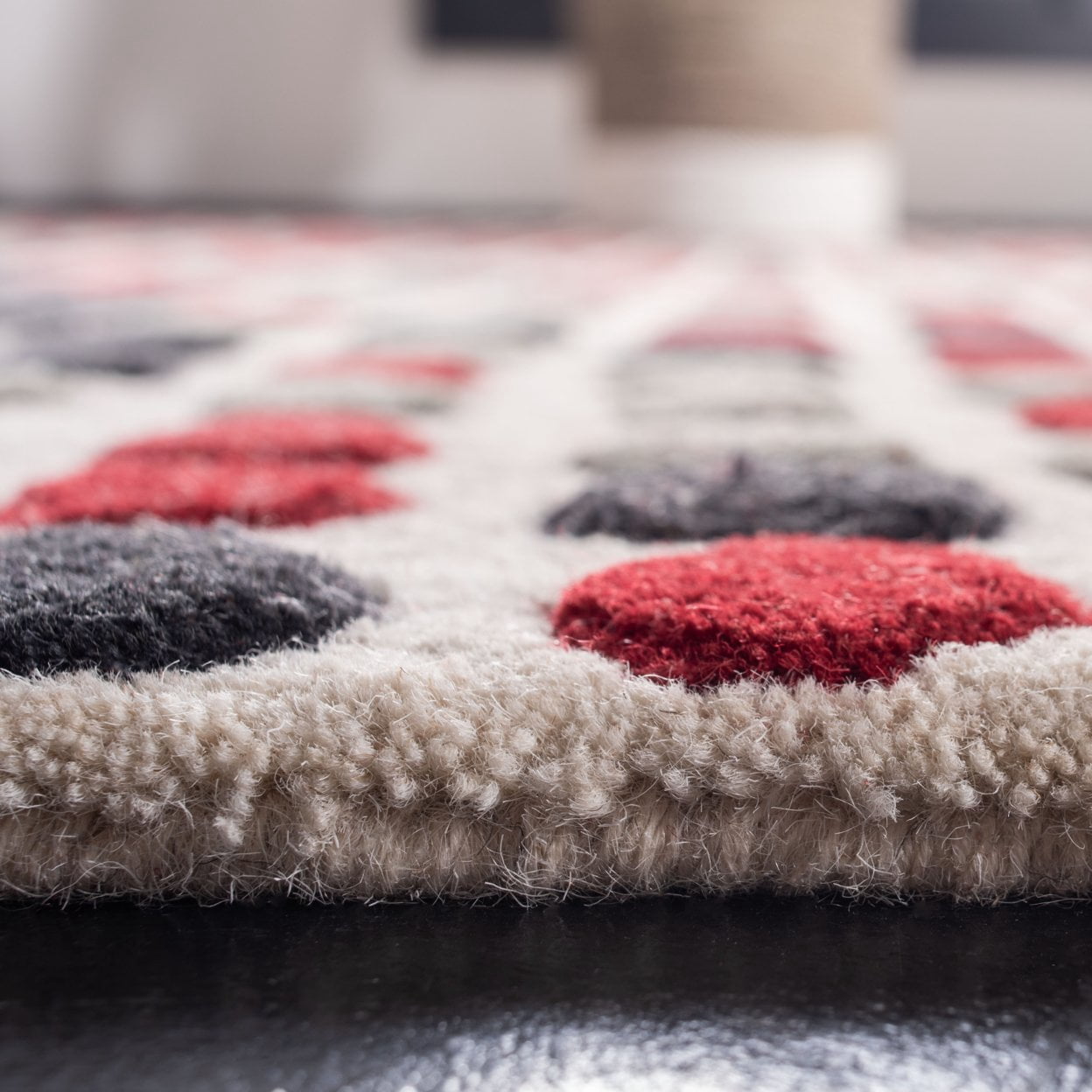 SAFAVIEH Soho Ryan Geometric Dotted Wool Area Rug, Ivory/Multi, 2'6" x 4'