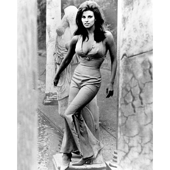 Raquel Welch looks statuesque full length 1960's era pose 8x10 inch photo