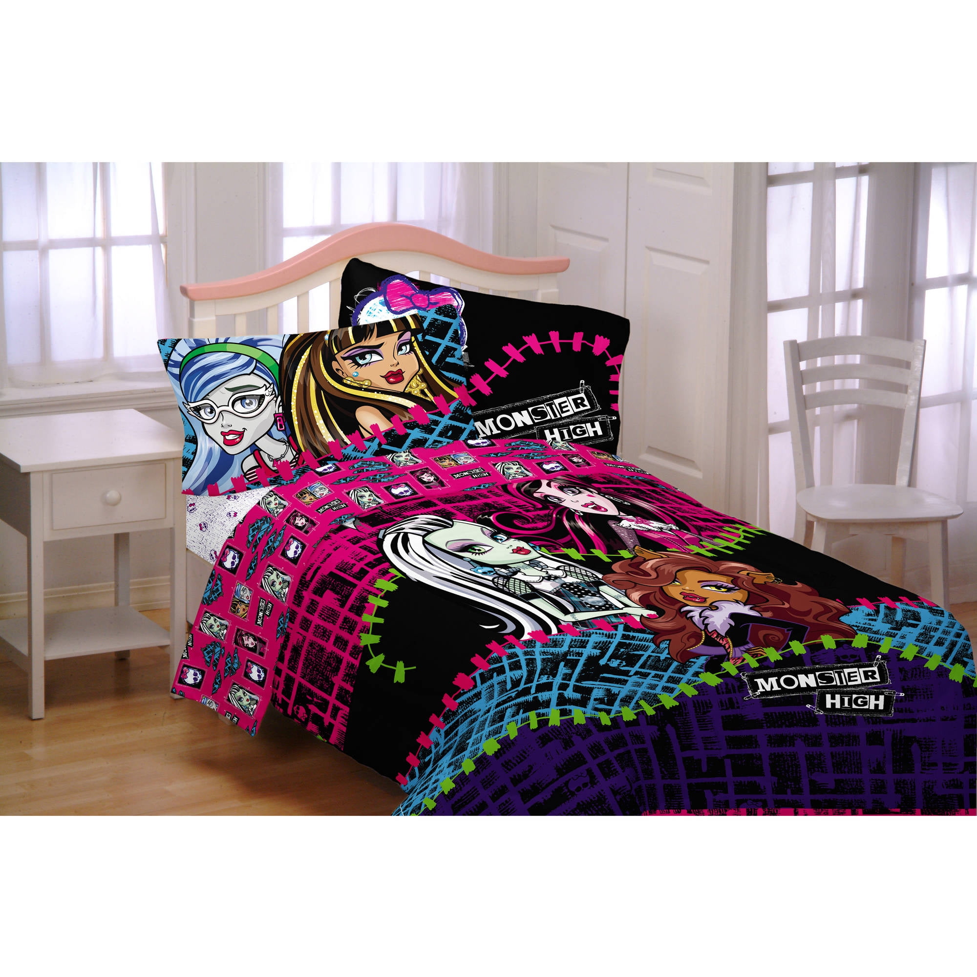 Monster High All Ghouls Allowed Twin Full Microfiber Reversible