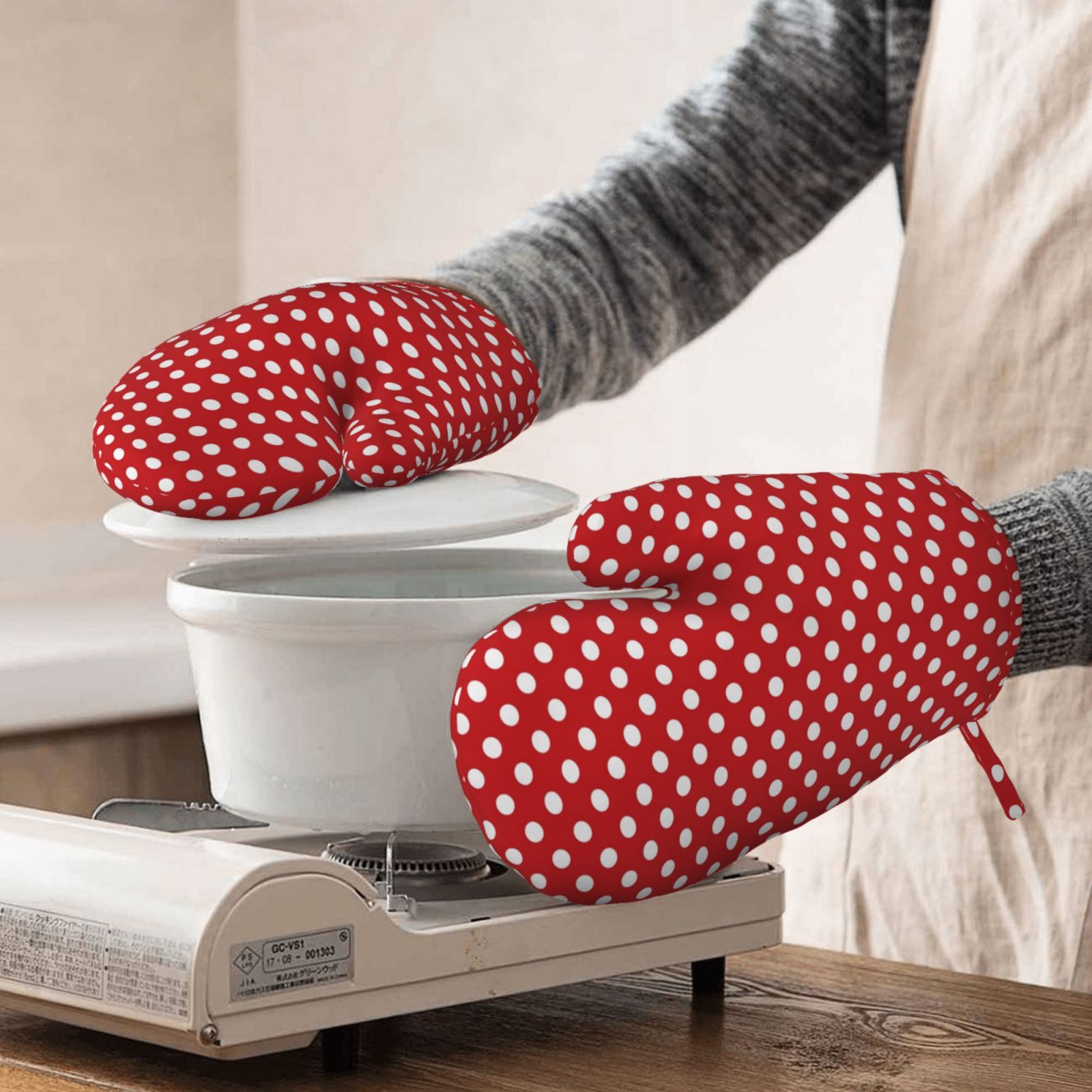 Hirioo Red Polka Dot for Silicone Oven Mitts for BBQ, Baking, Cooking, Set of 2, Heat Resistant 260℃, Non-Slip Kitchen Essentials