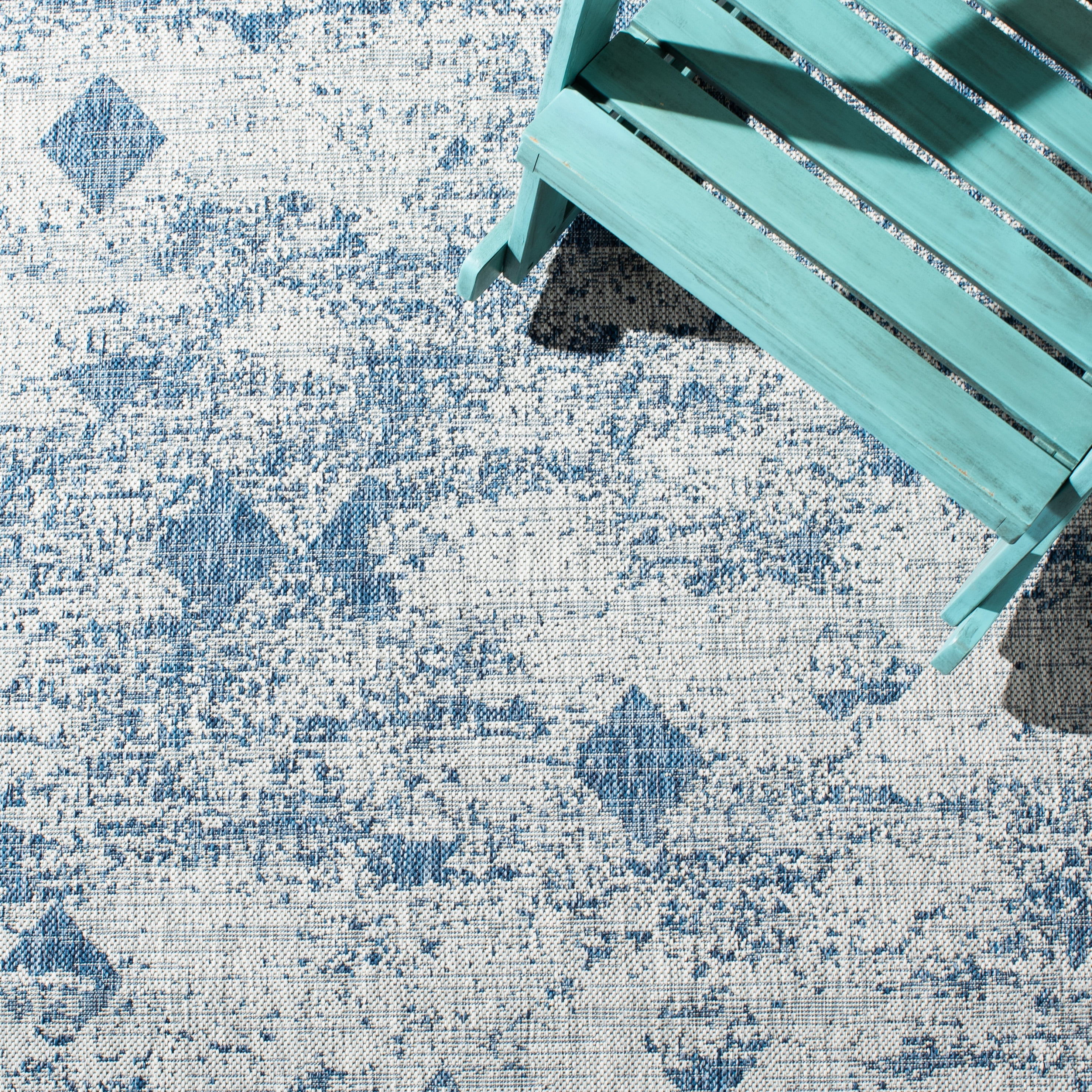 SAFAVIEH Courtyard Constance Abstract Indoor/Outdoor Area Rug, Grey/Navy, 6'7" x 6'7" Square