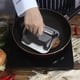 thumbnail image 4 of Prensa antiadherente para hamburguesas con mango ergonómico Hamburguesa de acero inoxidable apto para uso alimentario yeacher prensa de hamburguesas, 4 of 6