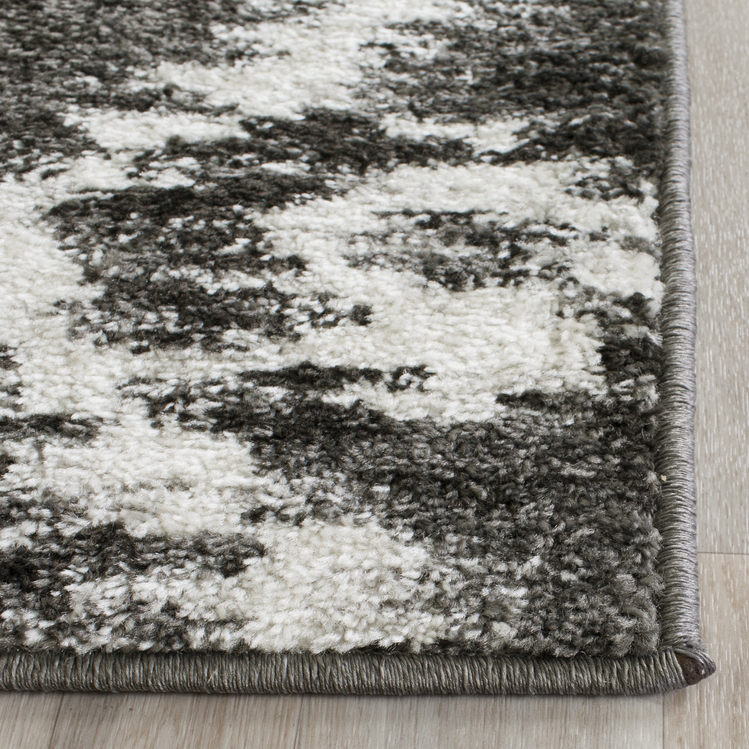 SAFAVIEH Adirondack Valentin Geometric Runner Rug, Charcoal/Ivory, 2'6" x 8'